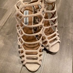 NEW Steve Madden nude heels